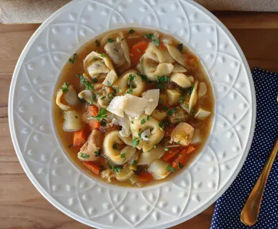 Sopa de Capeletti com Frango: Receita Fácil e Saborosa