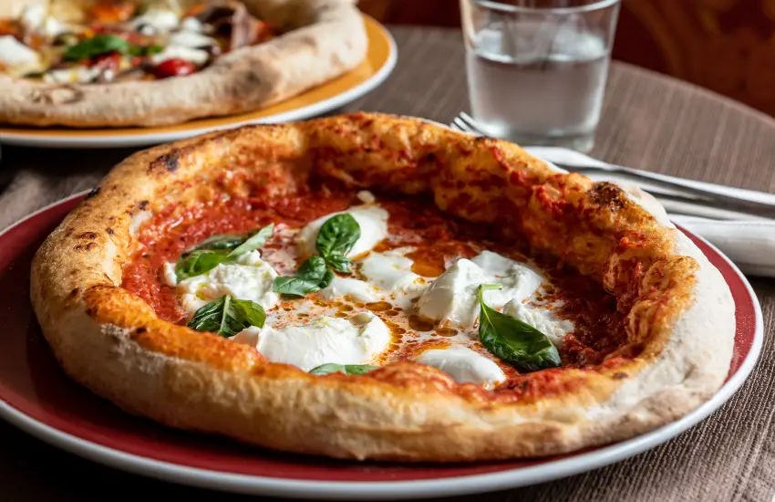 Pizza Italiana Autêntica: Receita Tradicional e Fácil de Fazer em Casa