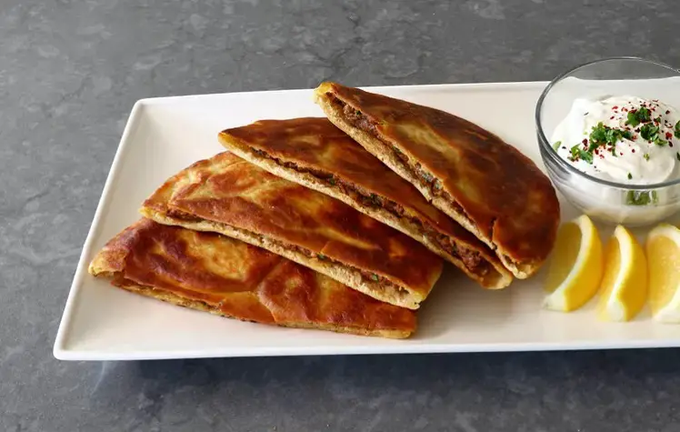 Pita Crocante com Recheio de Carne